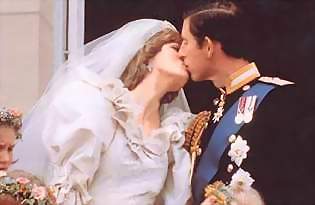 Kuss nach der Hochzeit