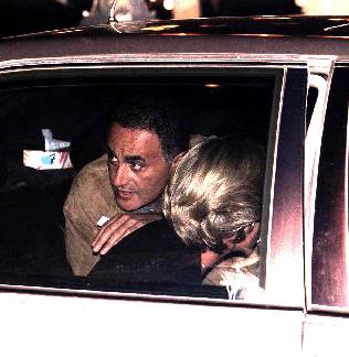 Diana und Dodi bei der Ankunft in Paris